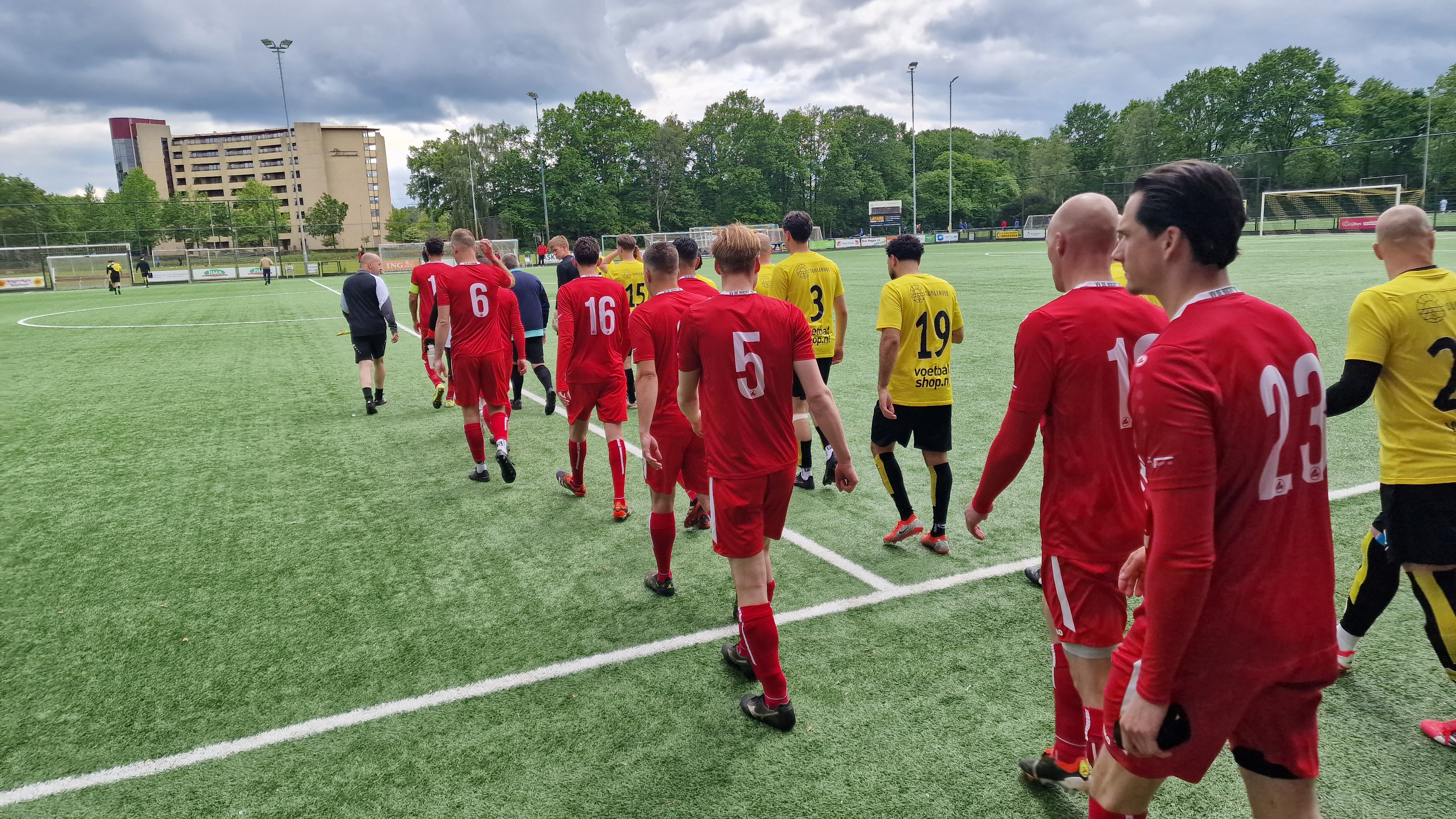 De Bocht ’80 sluit seizoen groots af; 1-5 winst tegen Nieuw Woensel